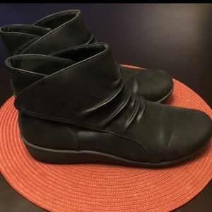 Clark's Cloudstepper Black Boots